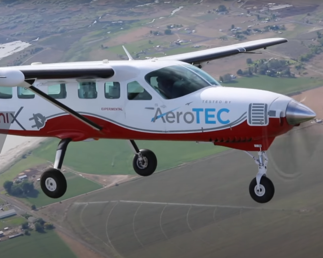 Najveći <span style='color:red;'><b>električni avion</b></span> uspešno prošao test vožnju (VIDEO)